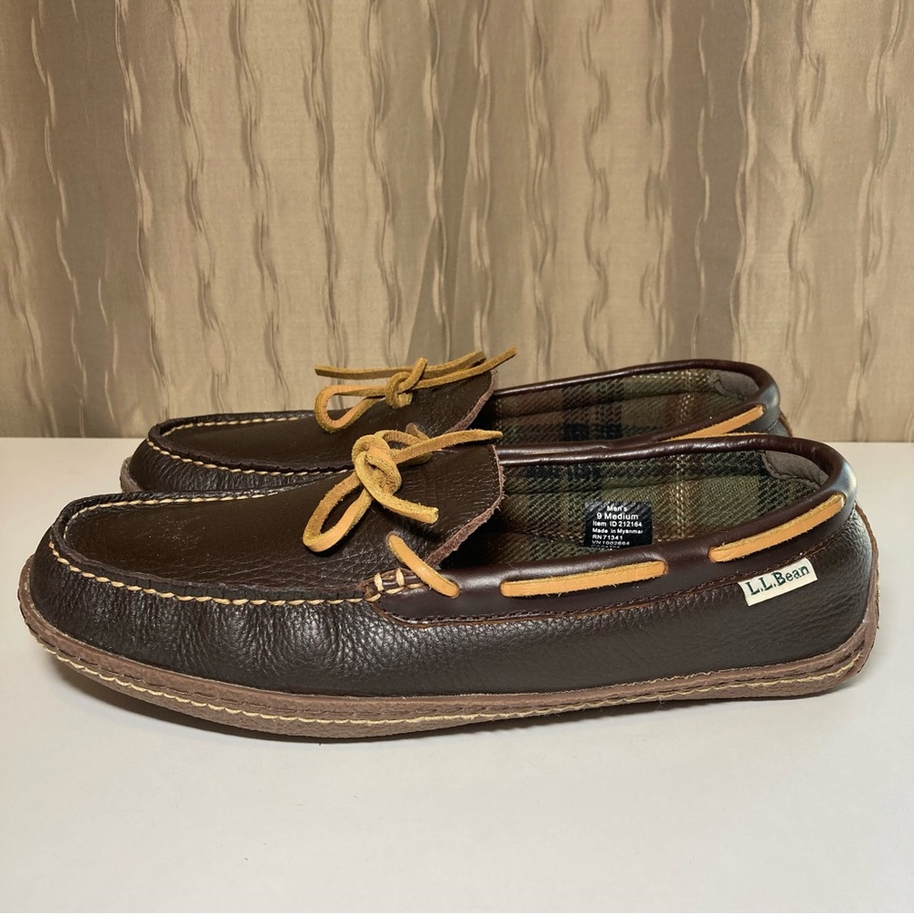L.L. Bean Men's 9 M Leather Flannel Lined Handsewn Moccasin Slippers 212164
